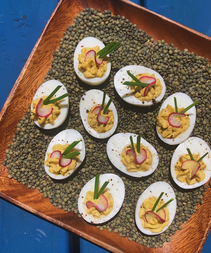 Hot curry deviled eggs: great summer recipe idea!